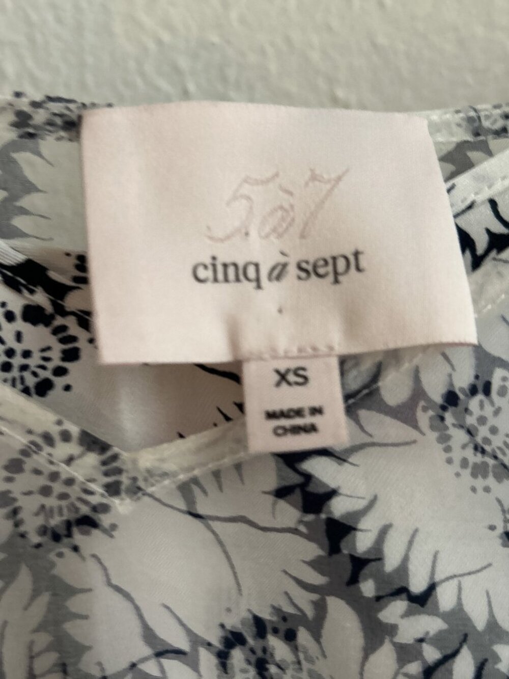 Cinq a Sept Esther Floral Ruffle Hem 100% Silk Top | XS - Picture 6 of 10